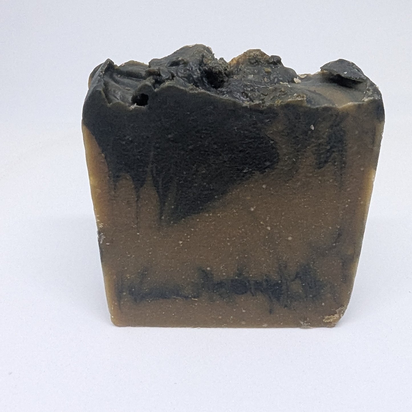Ashes & Wine | Jabón Artesanal con Carbón Activado y Aroma Merlot