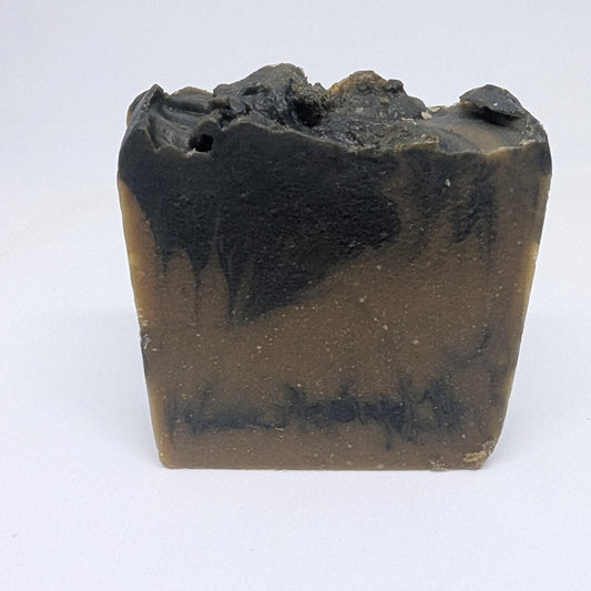 Ashes & Wine | Jabón Artesanal con Carbón Activado y Aroma Merlot